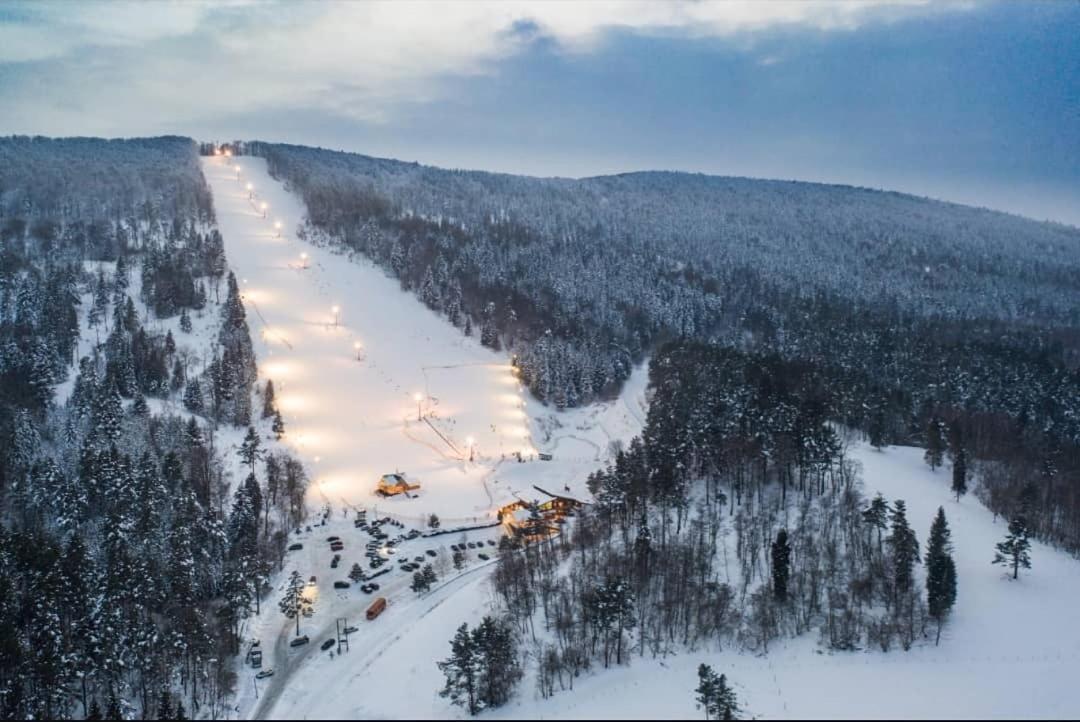 Pensjonat Laworta Ski Ustrzyki Dolne Ngoại thất bức ảnh